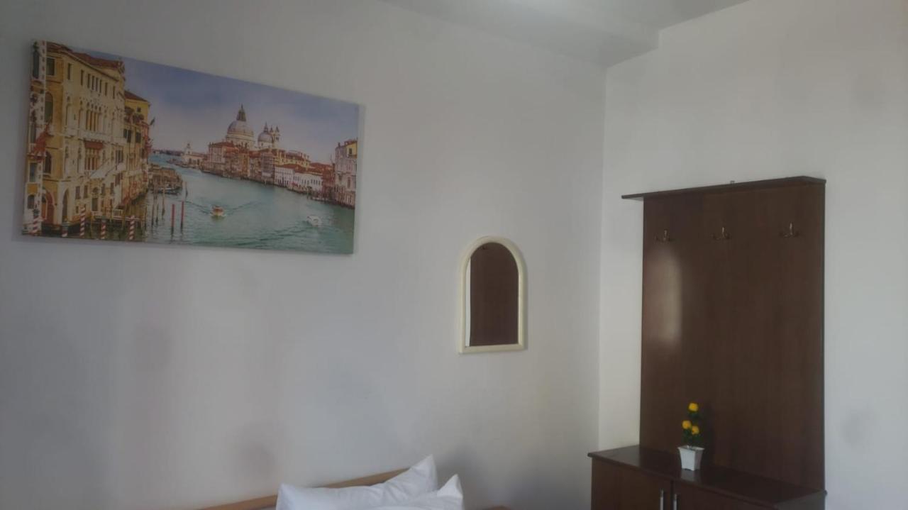 Hostel Split Rock Τίρανα Εξωτερικό φωτογραφία