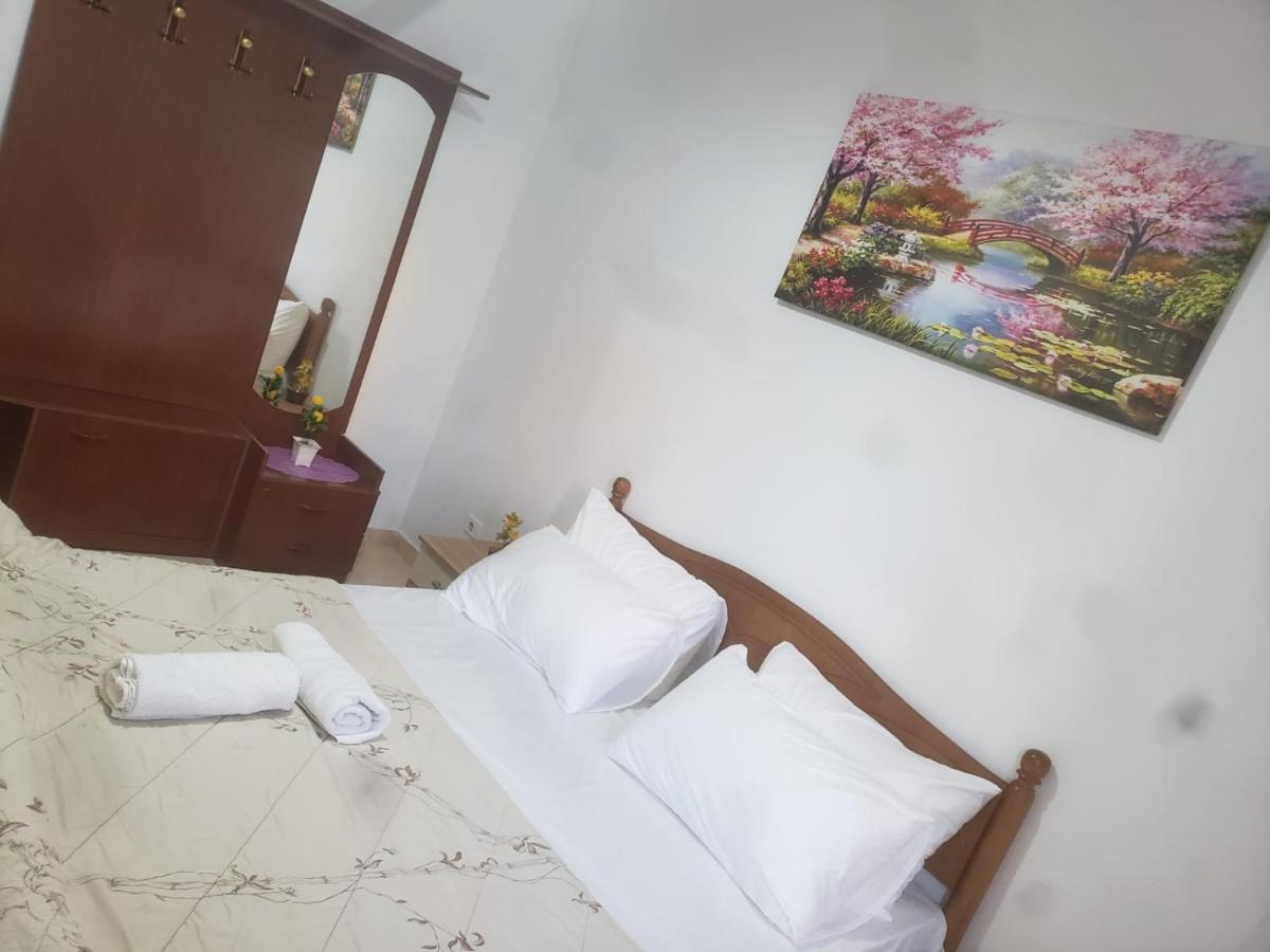 Hostel Split Rock Τίρανα Εξωτερικό φωτογραφία