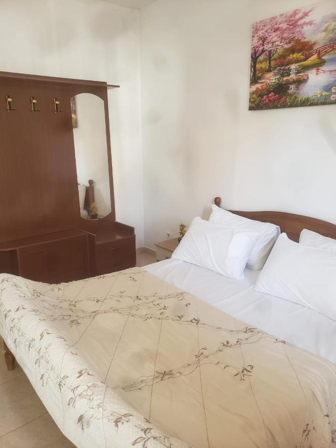 Hostel Split Rock Τίρανα Εξωτερικό φωτογραφία